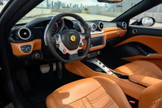 Used 2015 Ferrari California T RWD image 8