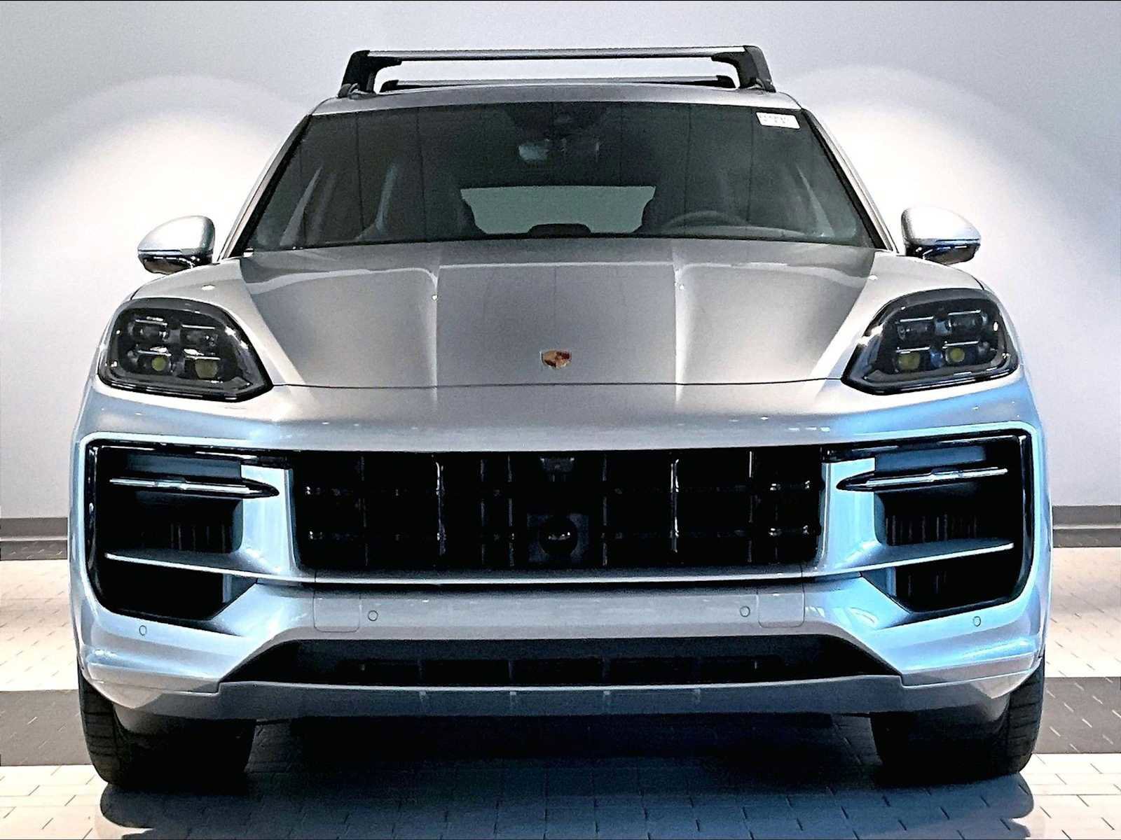 Used 2025 Porsche Cayenne GTS w/ Premium Package image 13