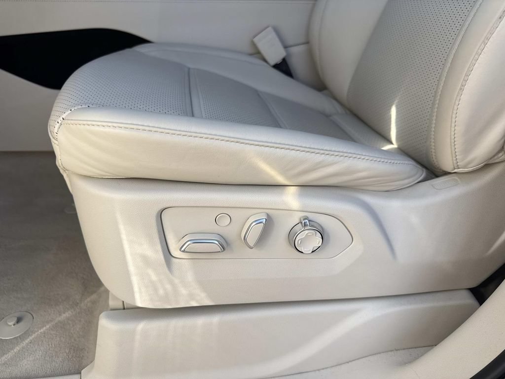 Certified 2026 Cadillac Escalade Platinum Luxury AWD/4WD image 21