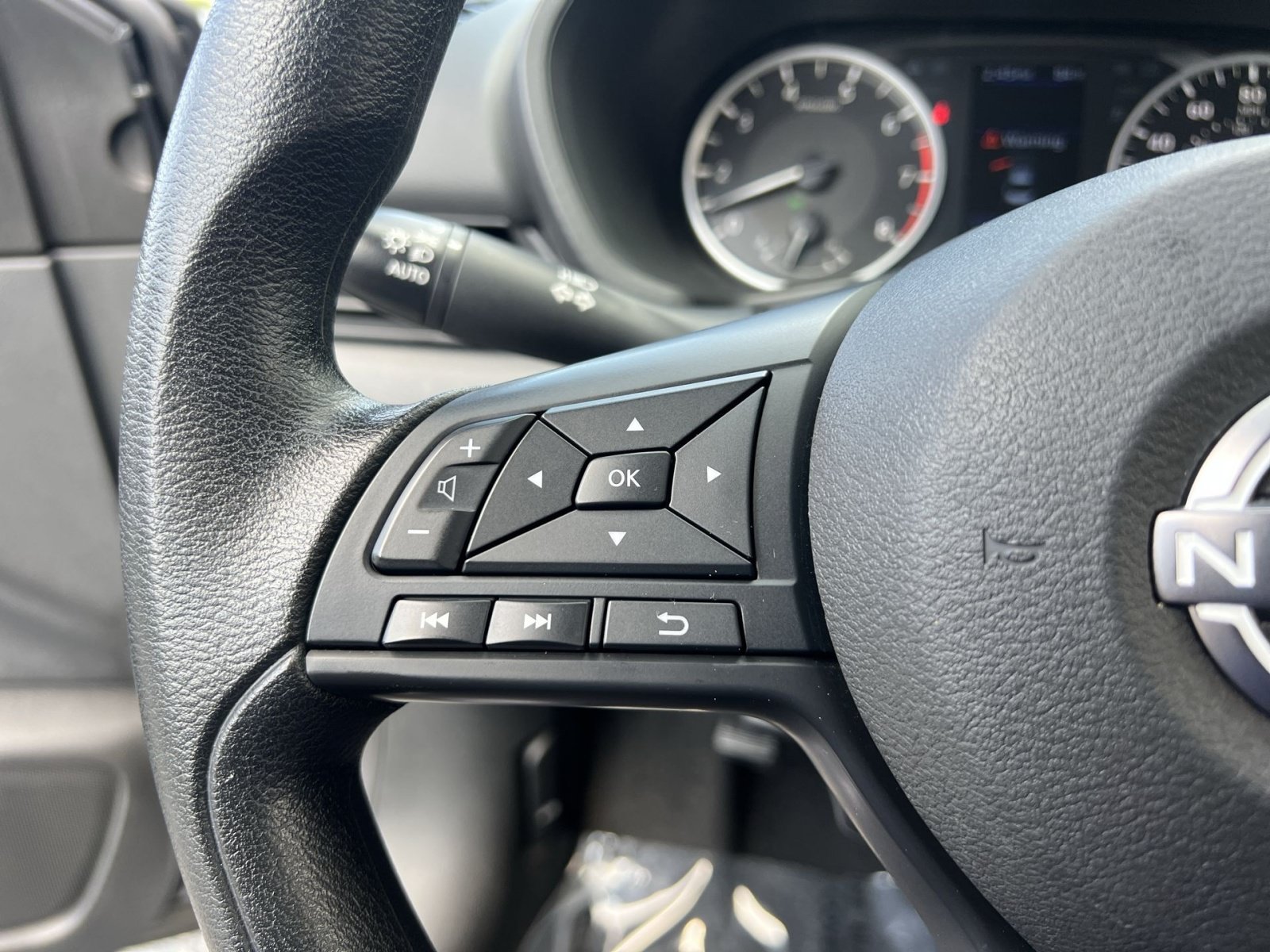 Used 2025 Nissan Sentra S FWD image 33