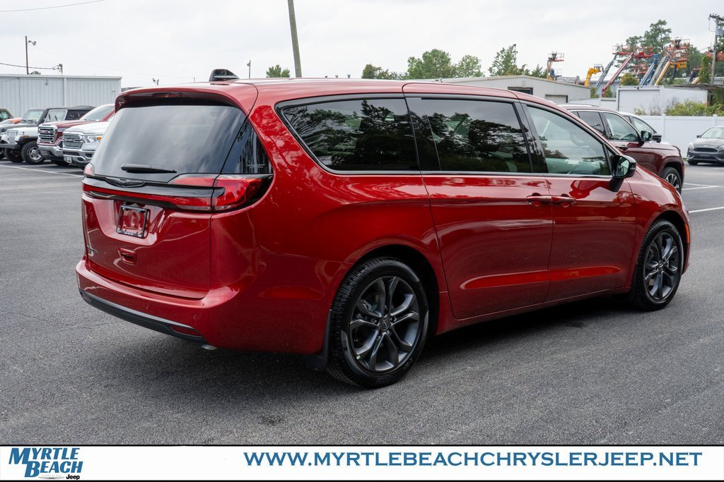 New 2026 Chrysler Pacifica Select image 6