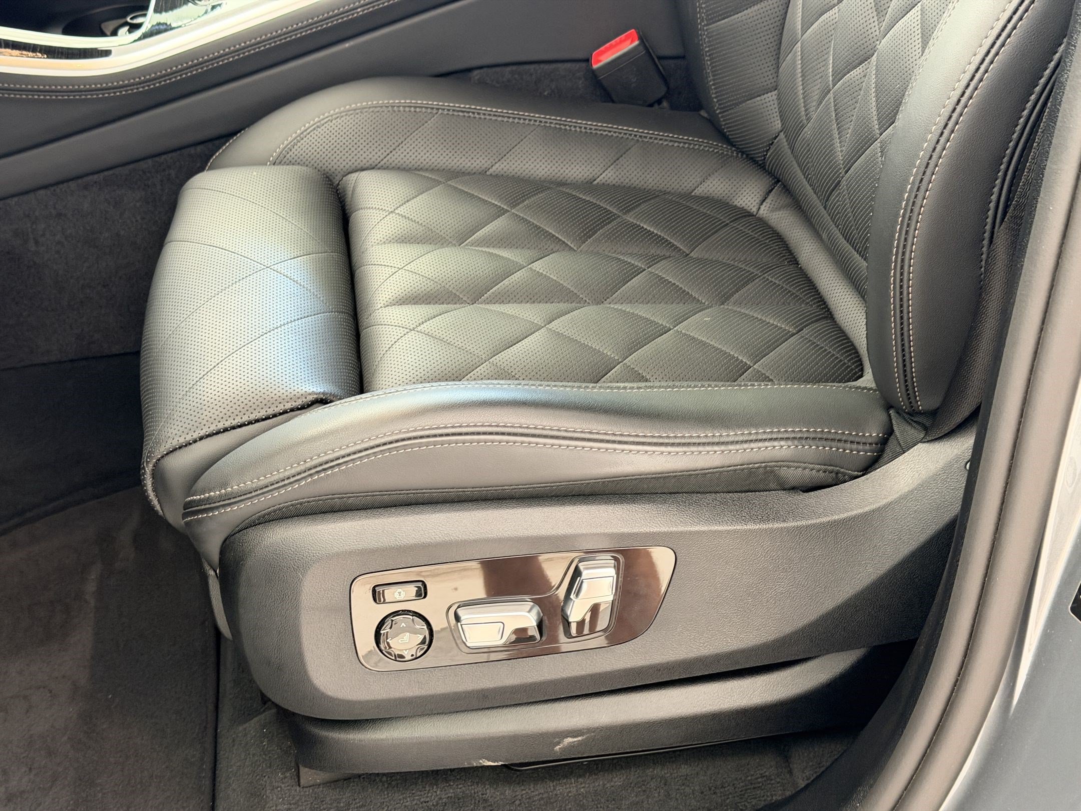 Used 2026 BMW X5 xDrive40i w/ Executive Package AWD/4WD image 15