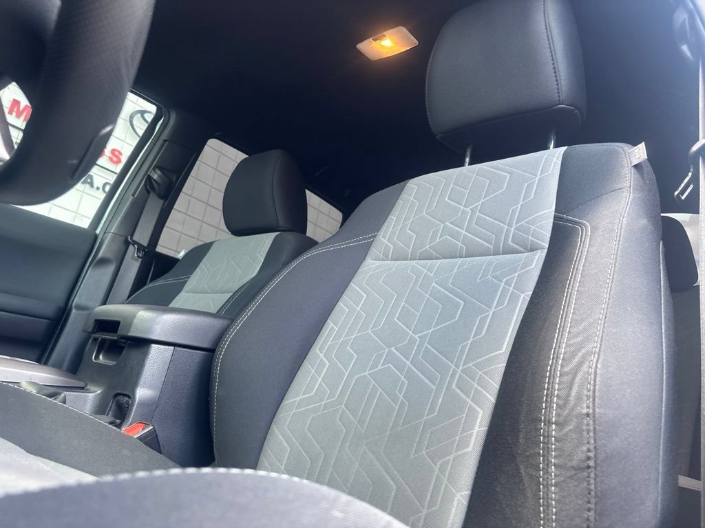 Used 2022 Toyota Tacoma TRD Off-Road AWD/4WD image 11