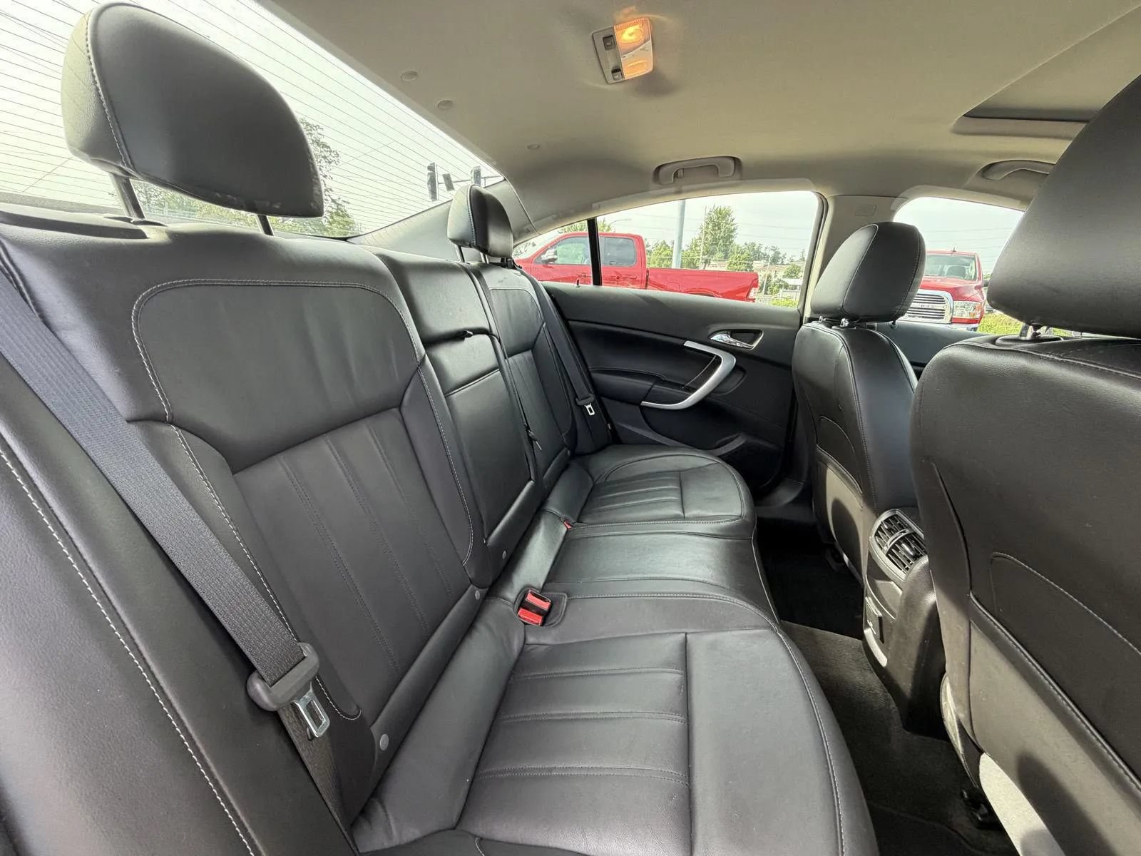 Used 2017 Buick Regal Premium FWD image 16