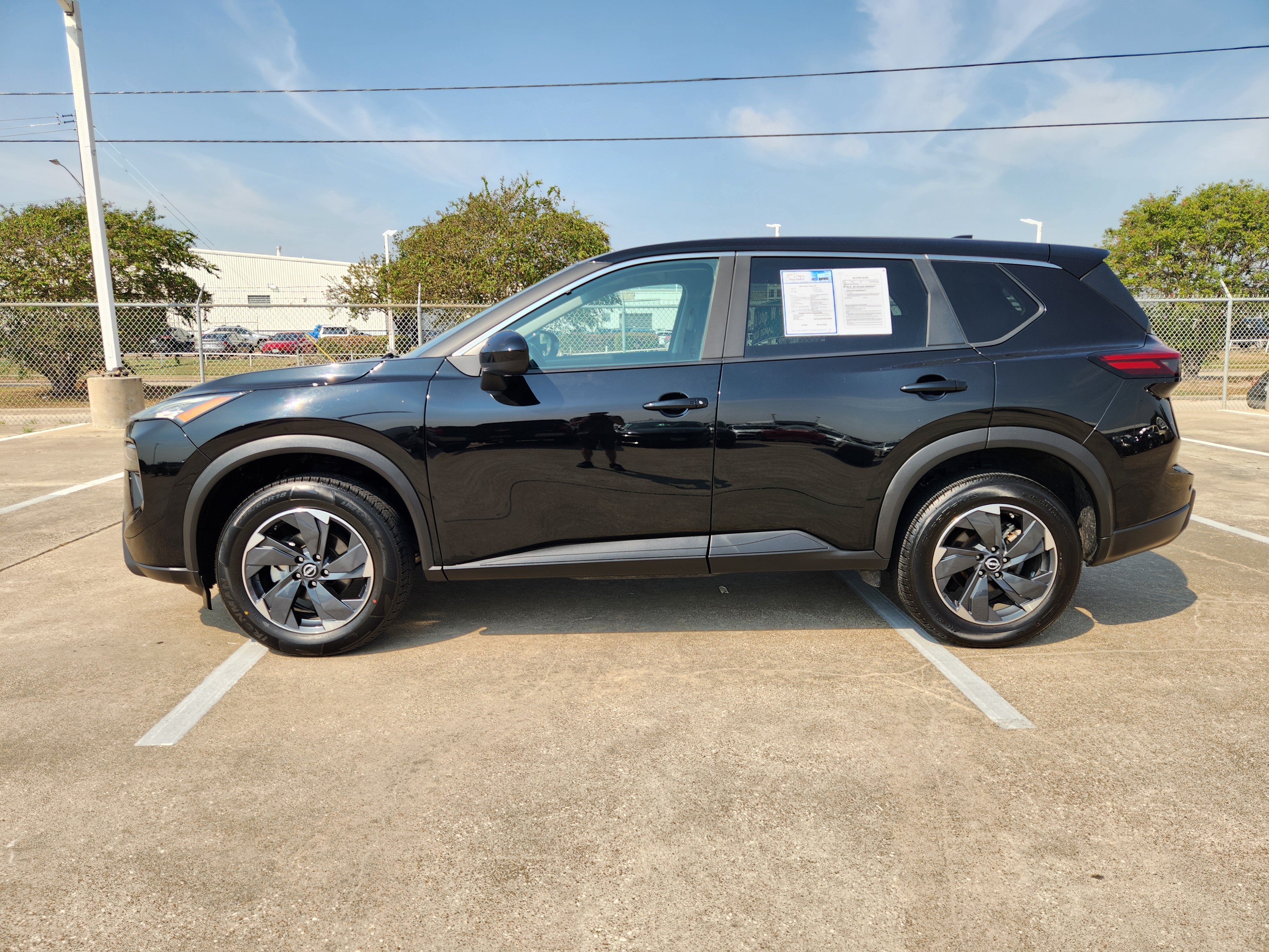 Used 2024 Nissan Rogue SV AWD/4WD image 5