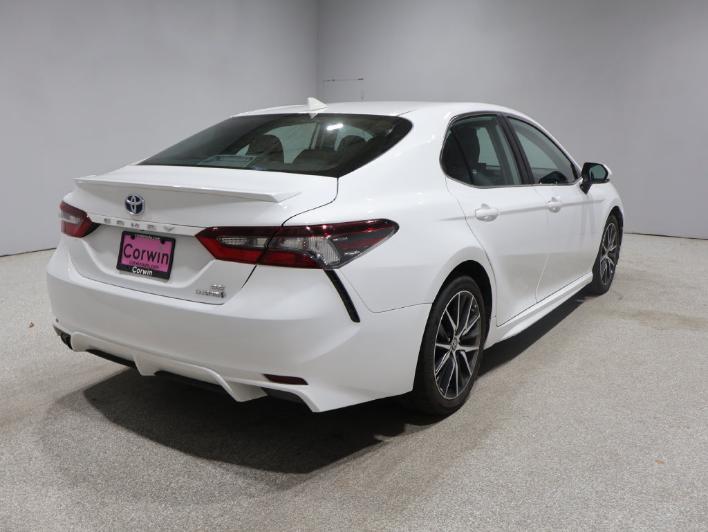 Used 2024 Toyota Camry SE w/ Audio Upgrade Package FWD image 2