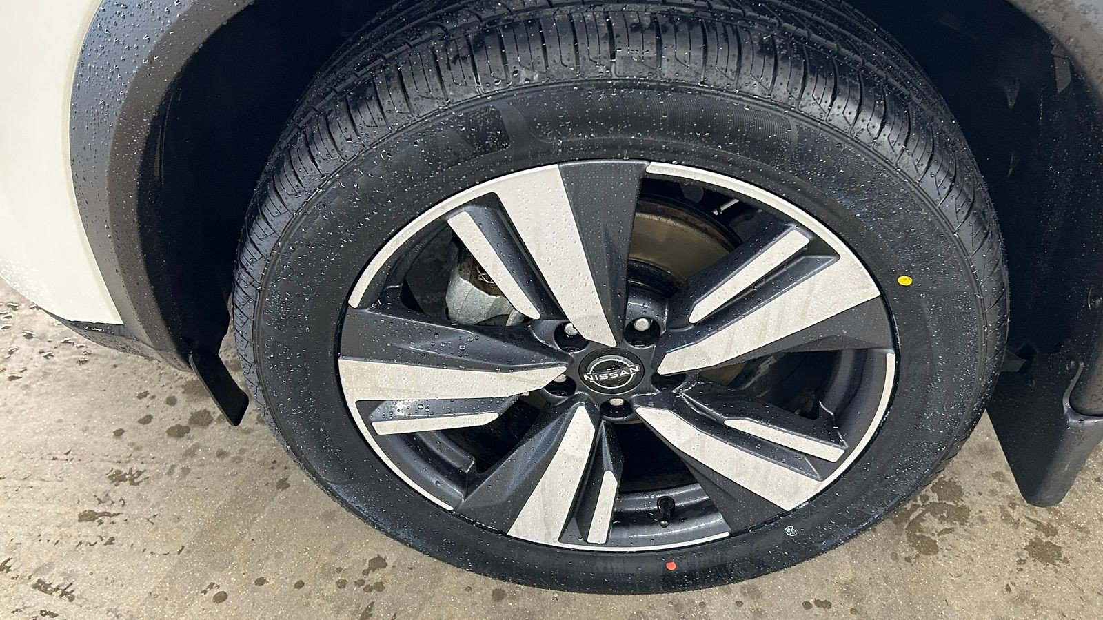Used 2023 Nissan Rogue SL image 9