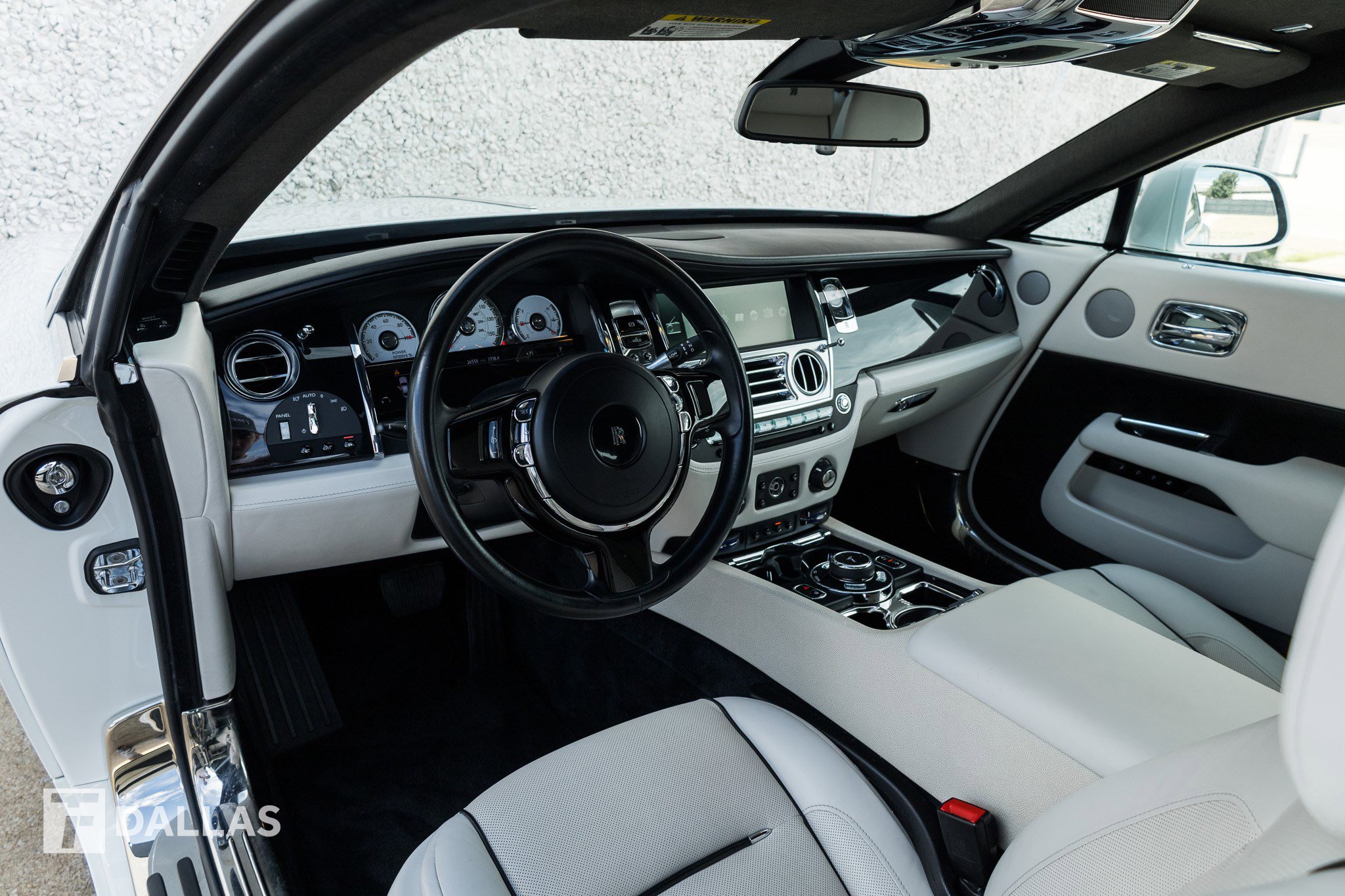 Used 2016 Rolls-Royce Wraith RWD image 3