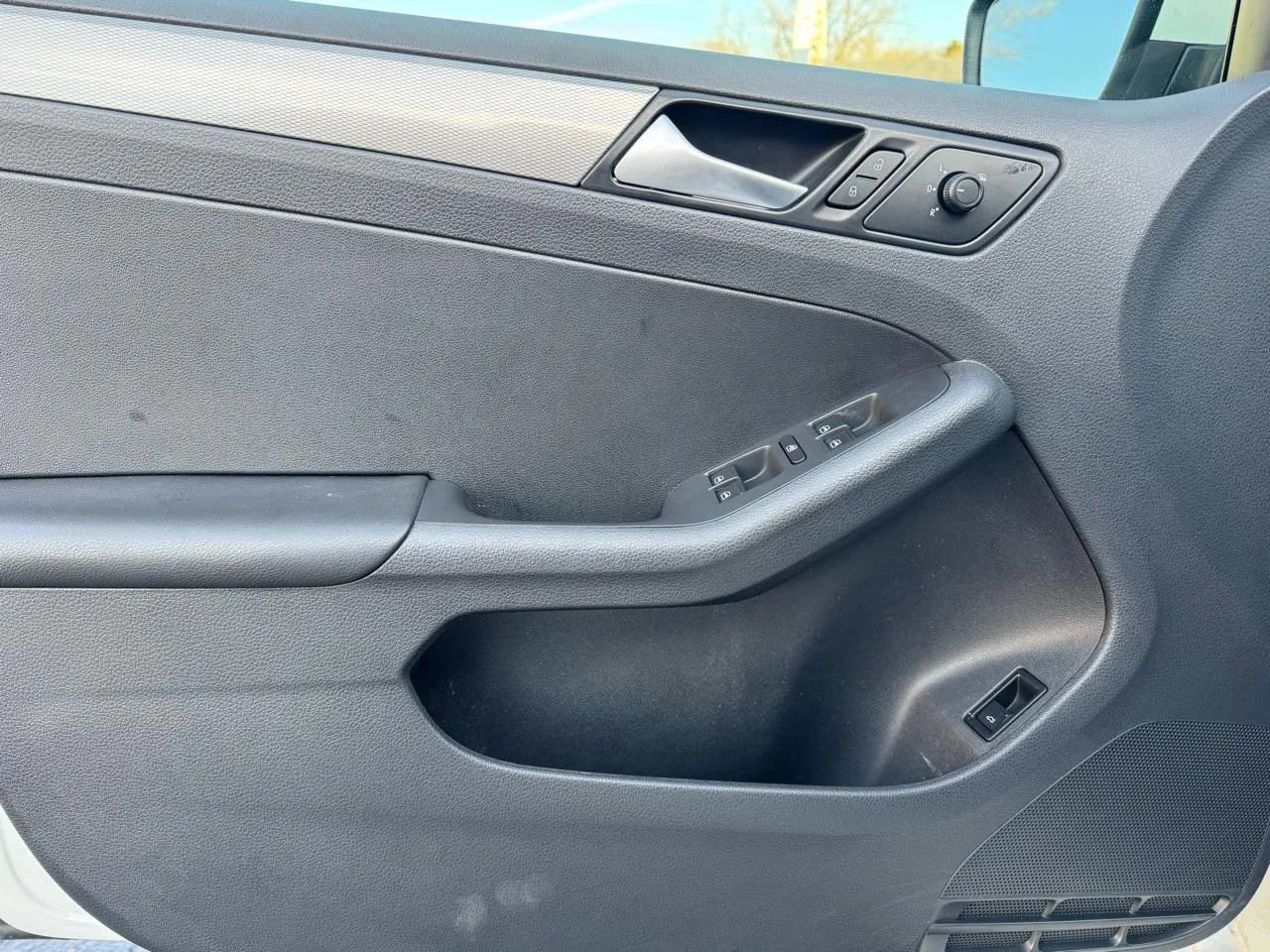 Used 2018 Volkswagen Jetta S image 17