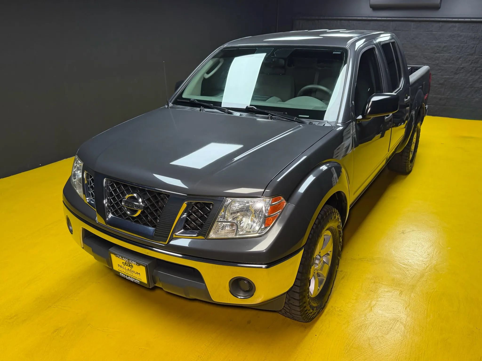 Used 2010 Nissan Frontier SE image 45