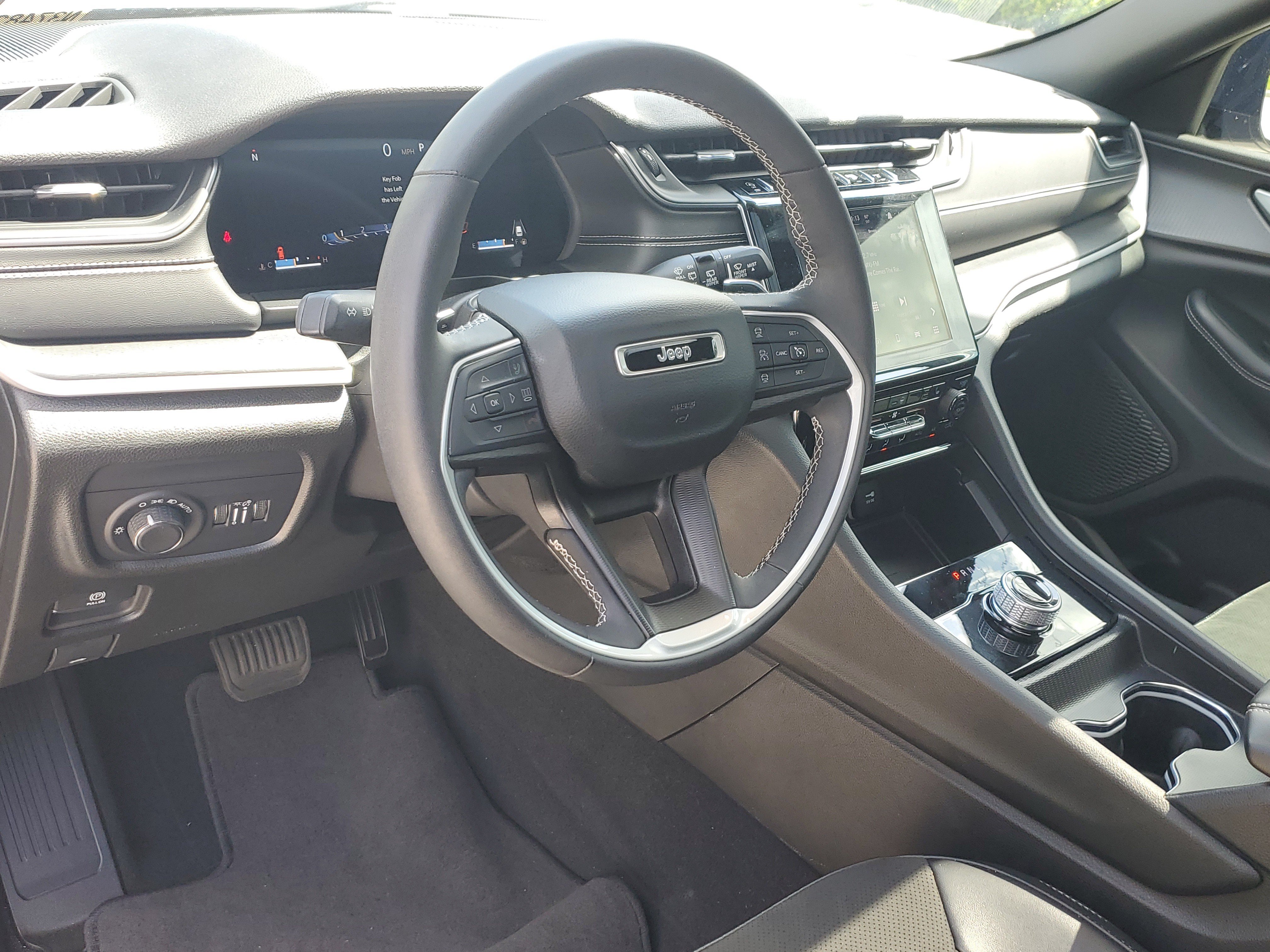 Used 2024 Jeep Grand Cherokee Altitude RWD image 18