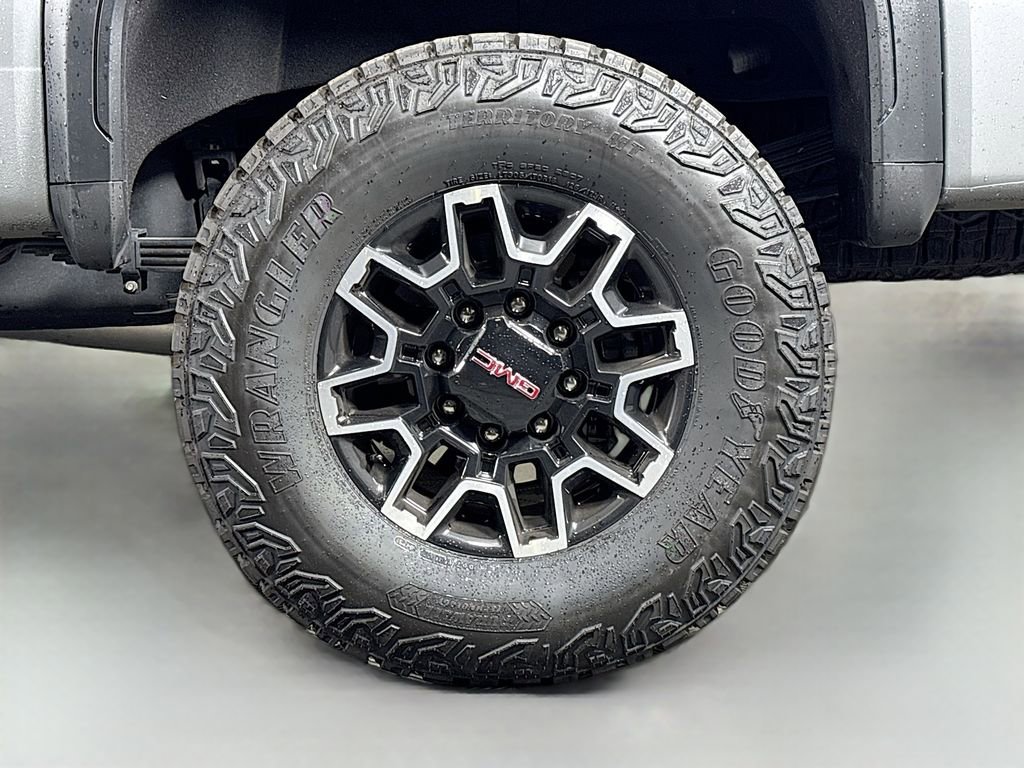 Used 2025 GMC Sierra 2500 AT4X image 37