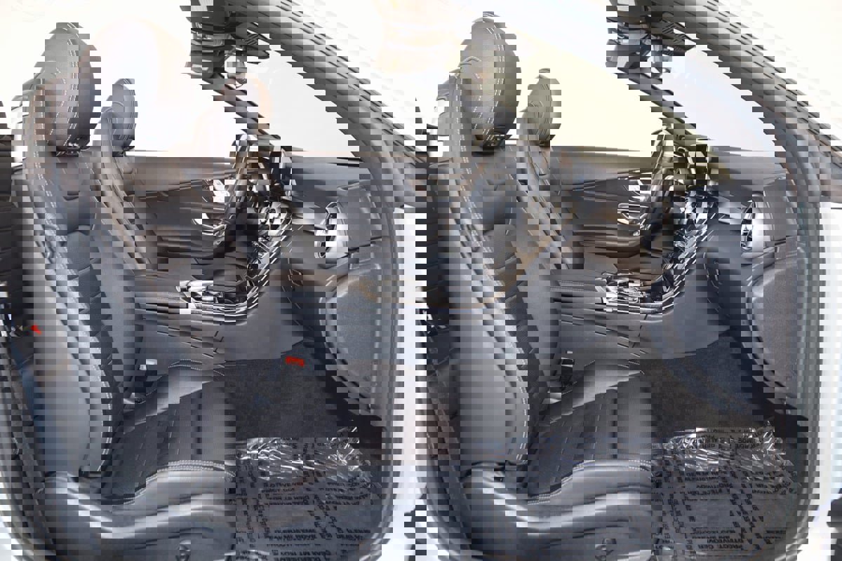 Used 2021 Mercedes-Benz C 300 4MATIC Cabriolet image 11