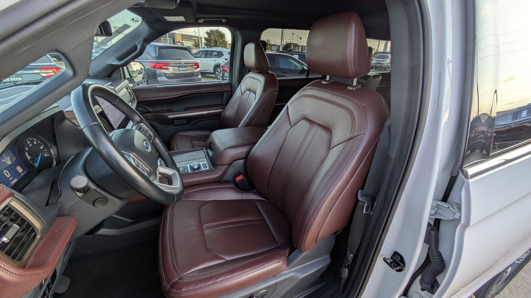 Used 2024 Ford Expedition Limited image 15