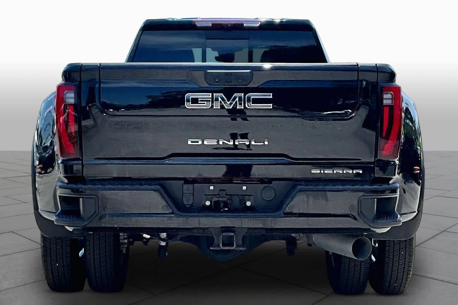 Used 2024 GMC Sierra 3500 Denali Ultimate AWD/4WD image 5