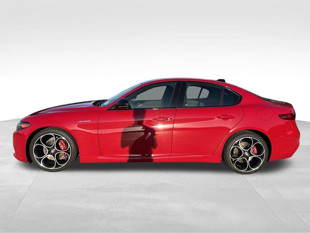 Used 2023 Alfa Romeo Giulia Veloce RWD image 10