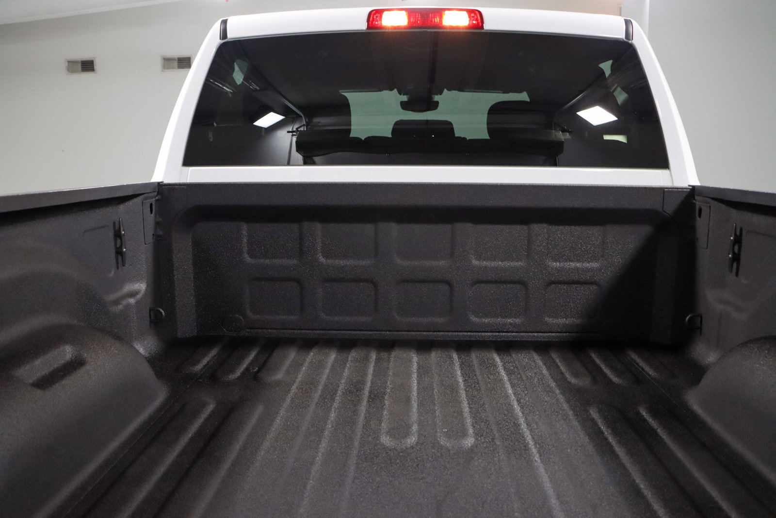 Used 2024 RAM 2500 Big Horn w/ Sport Appearance Package image 30