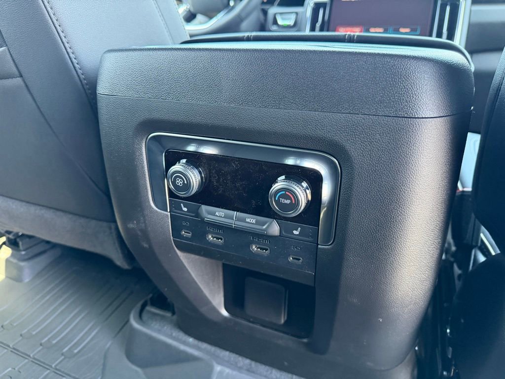 New 2026 GMC Yukon XL Elevation w/ Elevation Premium Package AWD/4WD image 19