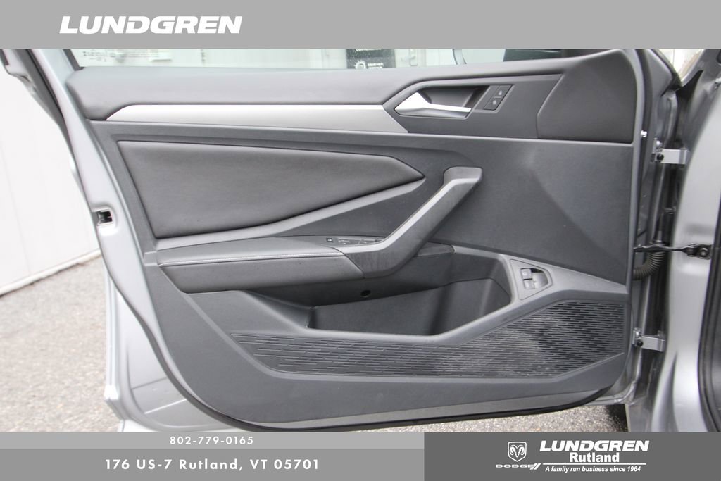 Used 2024 Volkswagen Jetta Sport image 12