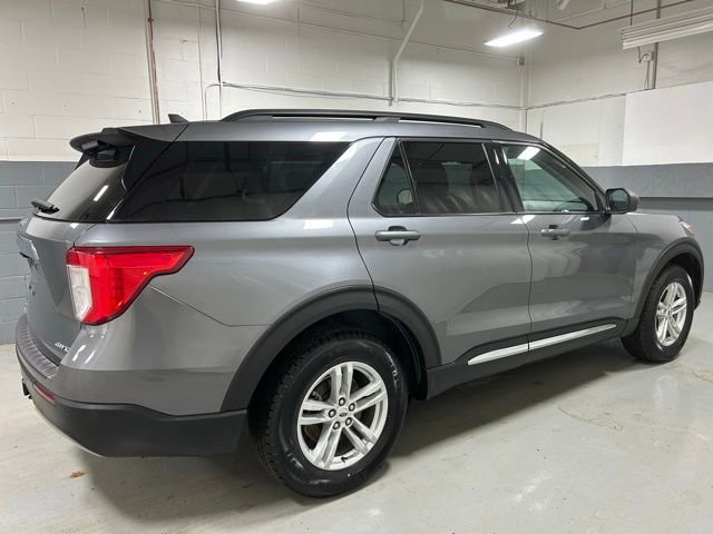 Used 2022 Ford Explorer XLT w/ Equipment Group 202A image 2