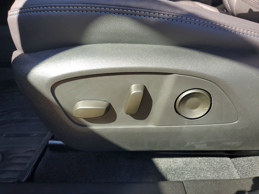 Used 2026 Chevrolet Equinox EV LT image 21