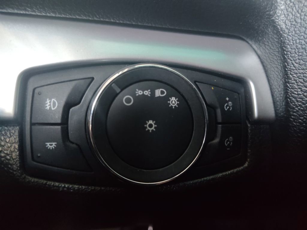 Used 2017 Ford Explorer XLT image 10