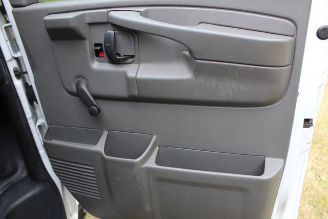 Used 2009 Chevrolet Express 2500 image 26