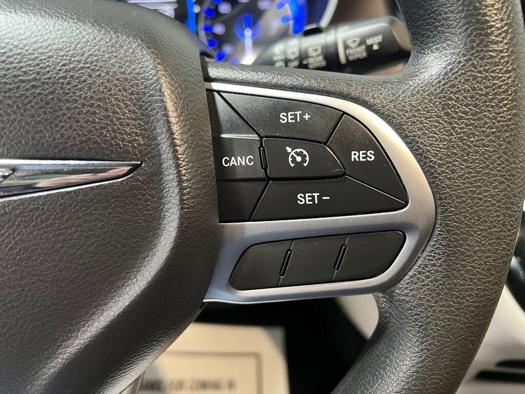 Used 2017 Chrysler Pacifica LX image 13