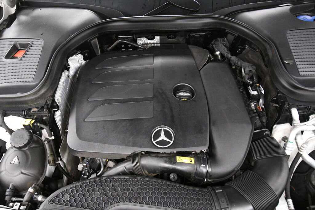 Used 2020 Mercedes-Benz GLC 300 4MATIC image 36