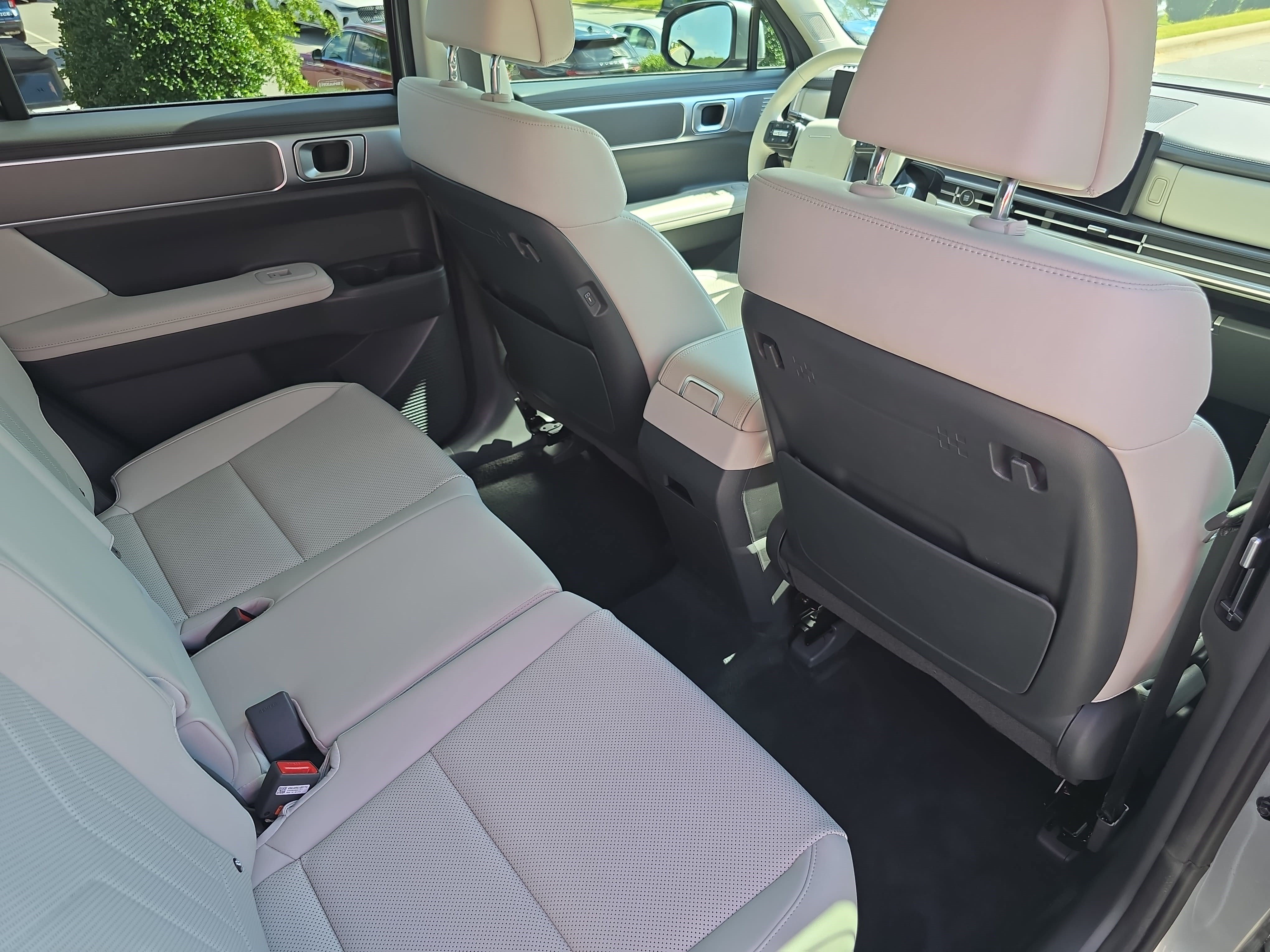 Used 2024 Hyundai Santa Fe SEL FWD image 11