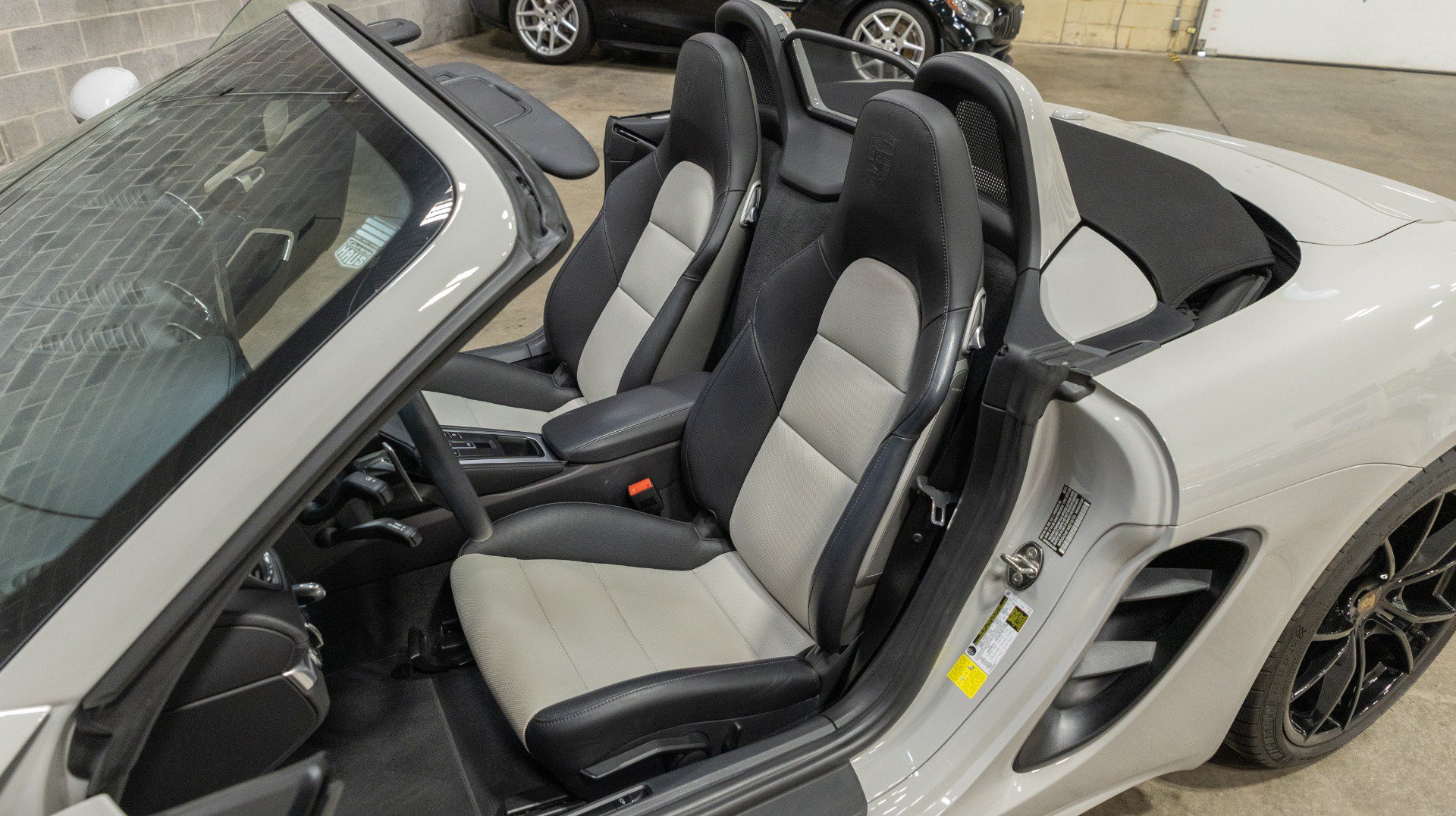 Used 2021 Porsche 718 Boxster RWD image 38