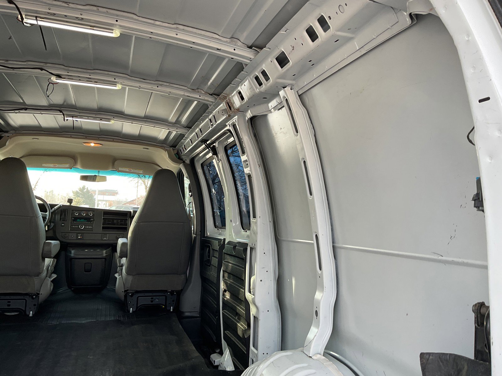 Used 2017 GMC Savana 2500 image 12