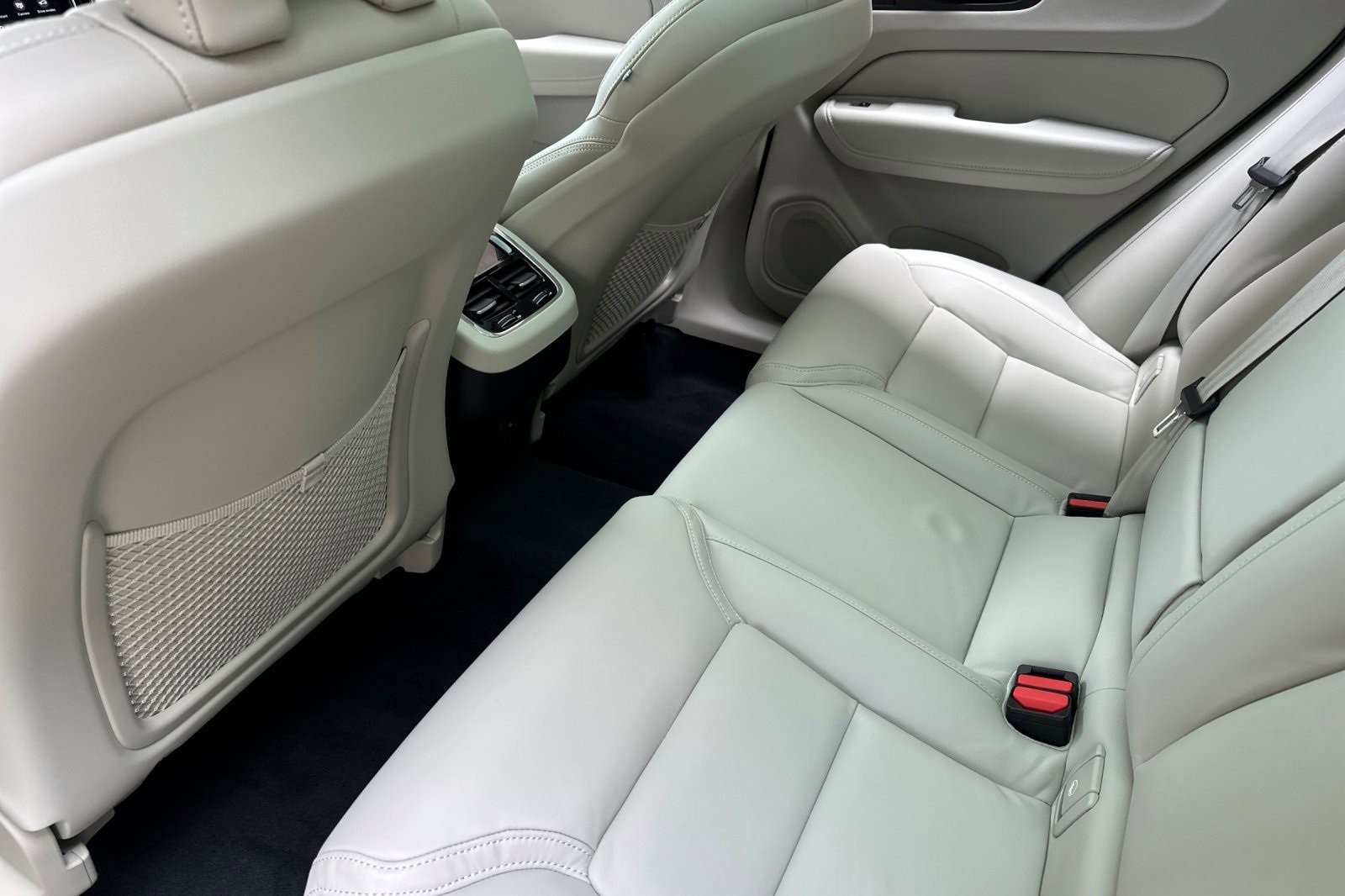 New 2026 Volvo XC60 B5 Ultra w/ Protection Package Premier image 4