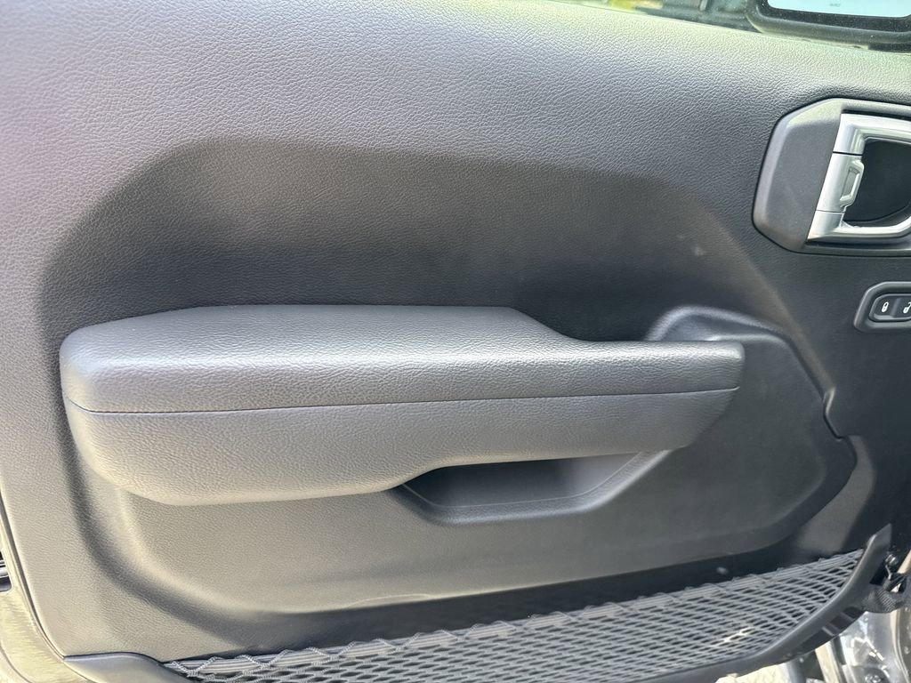 Used 2022 Jeep Gladiator Sport image 10