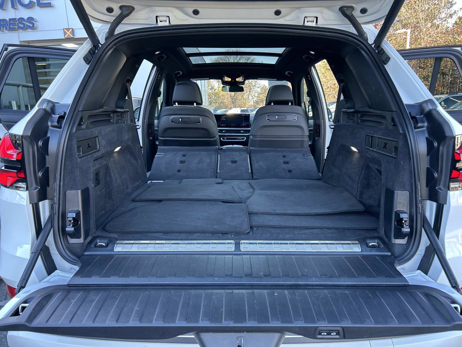 Used 2025 BMW X5 xDrive50e image 13