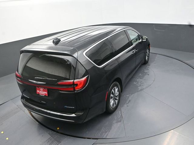 Used 2023 Chrysler Pacifica Touring-L FWD image 28