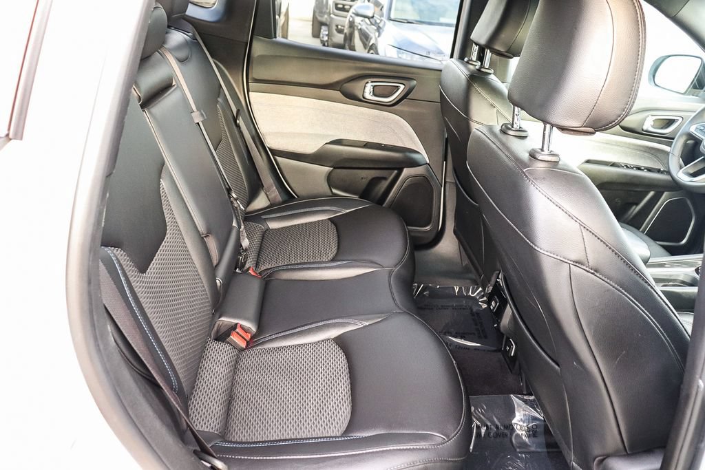 Used 2024 Jeep Compass Latitude AWD/4WD image 17