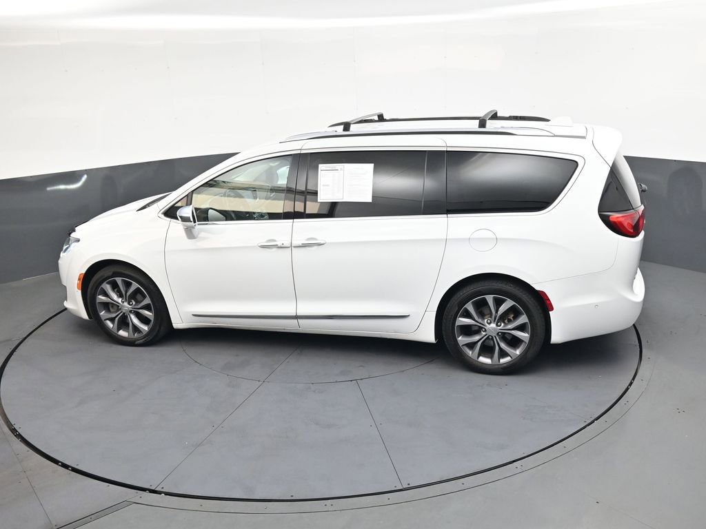 Used 2017 Chrysler Pacifica Limited FWD image 35