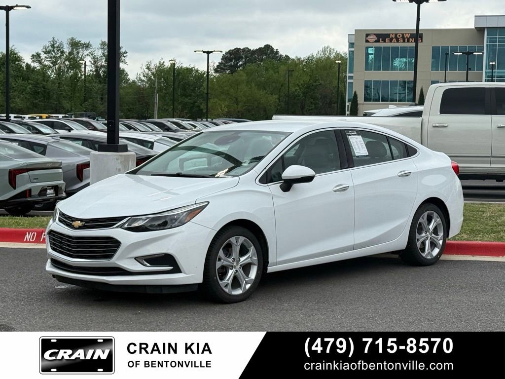 Used 2017 Chevrolet Cruze Premier w/ Enhanced Convenience Package FWD image 3