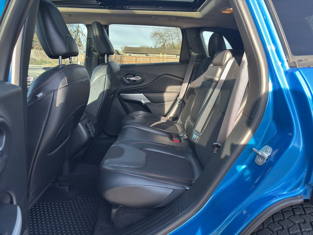 Used 2018 Jeep Cherokee Trailhawk w/ Comfort/Convenience Group image 14