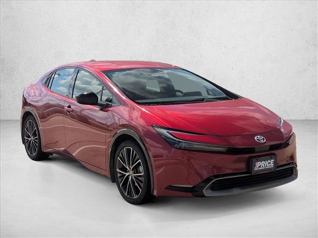 Used 2024 Toyota Prius XLE FWD image 3