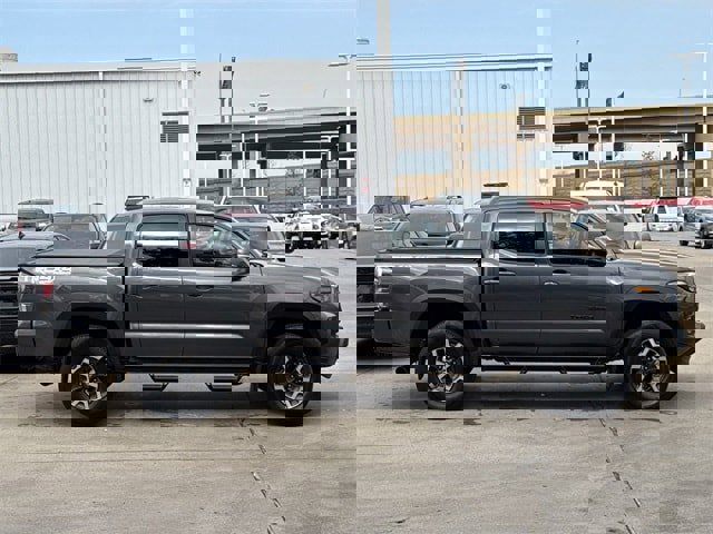 Used 2021 Toyota Tacoma TRD Off-Road image 3