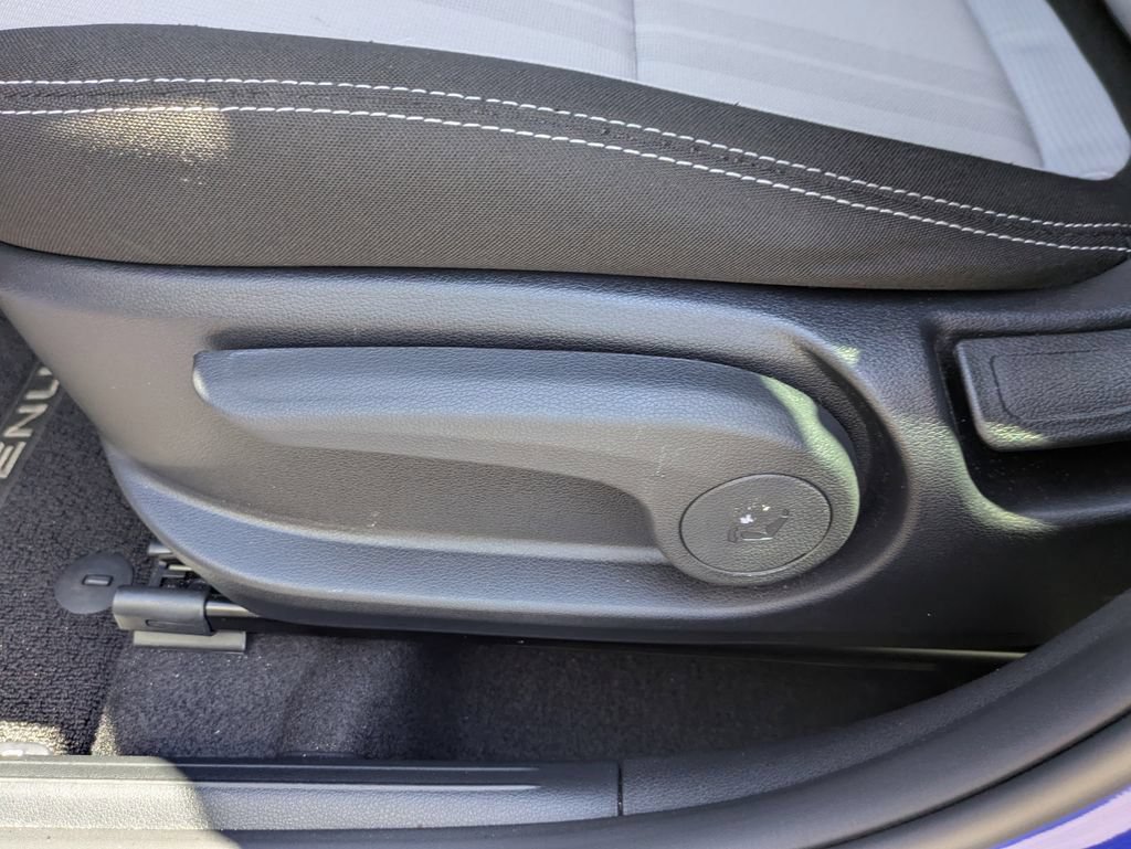 Certified 2025 Hyundai Venue SEL FWD image 19