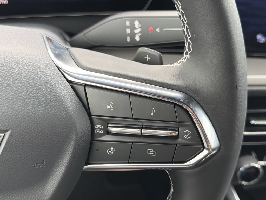 New 2026 Chevrolet Traverse LT w/ Sun and Wheel Package FWD image 17