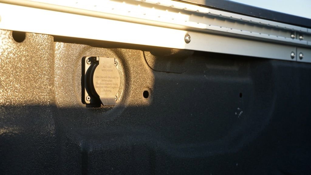 Used 2024 Nissan Titan SV w/ SV Convenience Package image 46