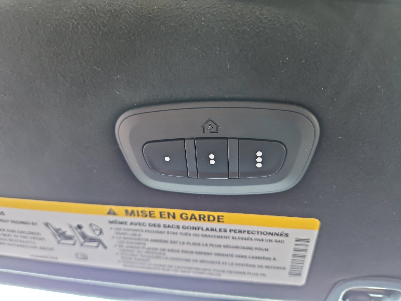 New 2026 Chrysler Pacifica Pinnacle w/ Trailer Tow Group FWD image 27