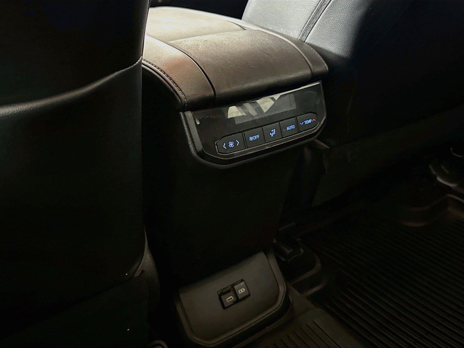 Used 2022 Toyota Highlander XLE AWD/4WD image 35