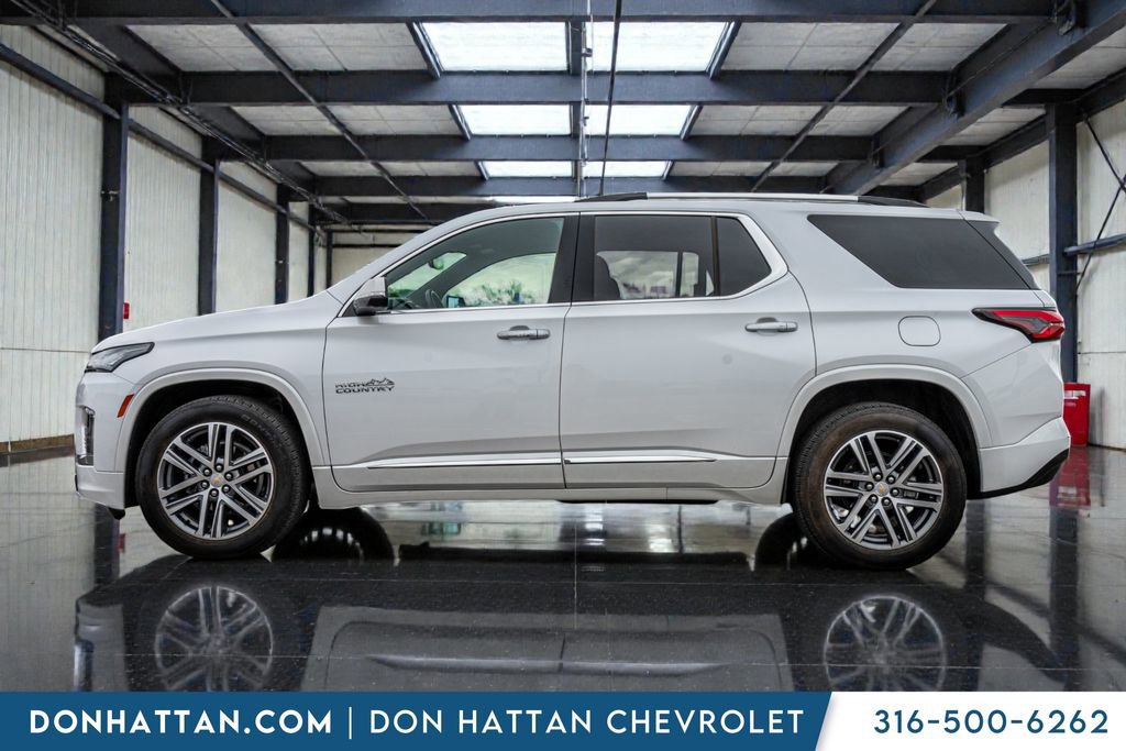 Used 2023 Chevrolet Traverse High Country image 2