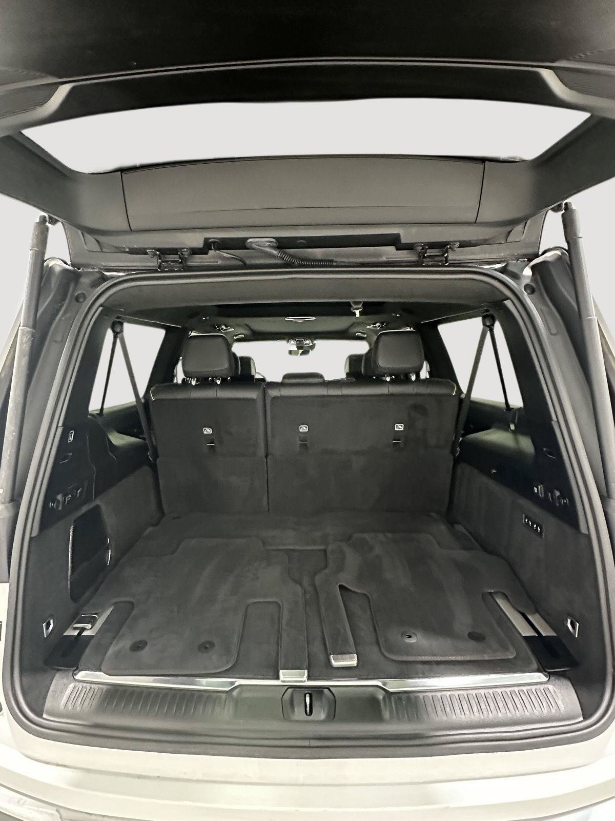 Used 2025 Jeep Grand Wagoneer L Series III w/ Rear-Seat Entertainment Group AWD/4WD image 25