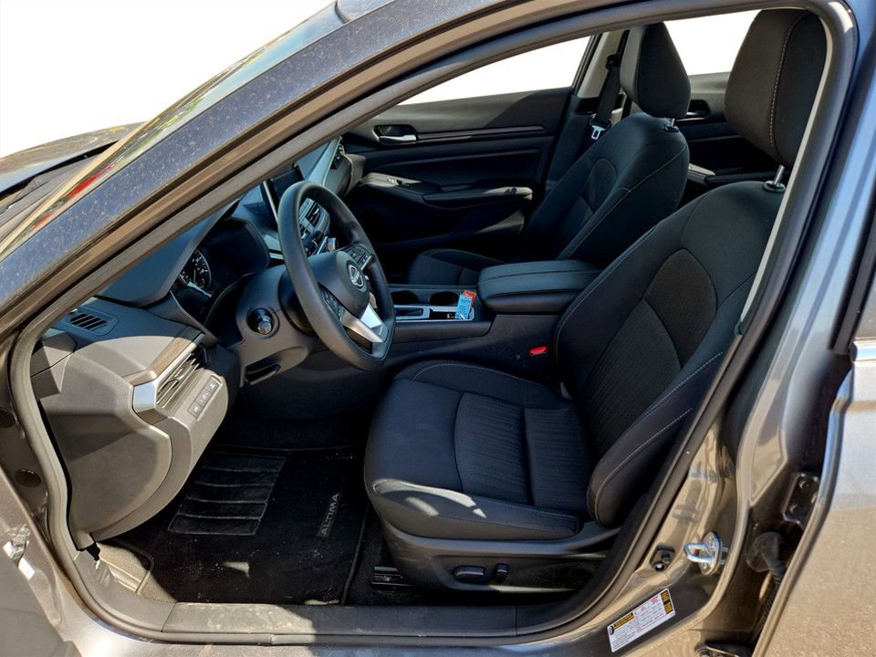 Used 2025 Nissan Altima 2.5 SV FWD image 29